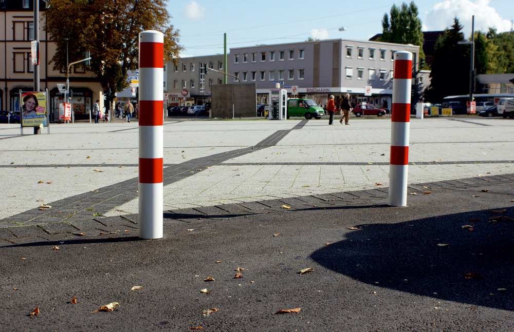 Barrier post in steel, galv., coated white, 3 red stripes, Ø 152, H 1500 mm, for concreting in - 2
