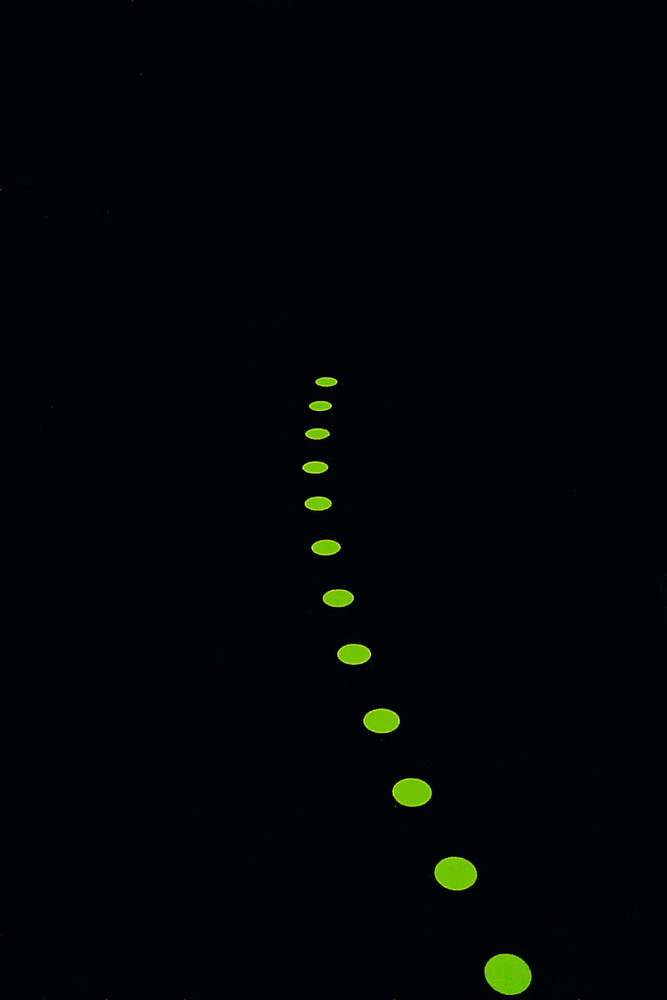 m2 anti-slip tape™, direction marking, luminescent, circle 90 mm, pack = 10 pieces - 3
