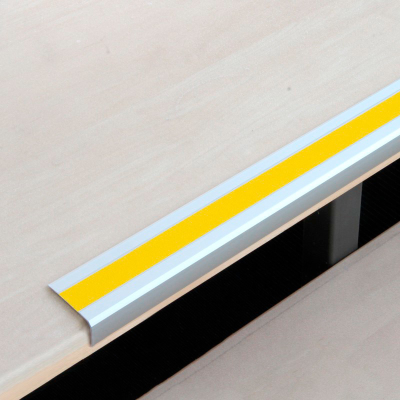 Krawędziowy schodowy profil antypoślizgowy, aluminium m2, Easy Clean, żółty, szer. 610 mm, grub. 4mm - 1