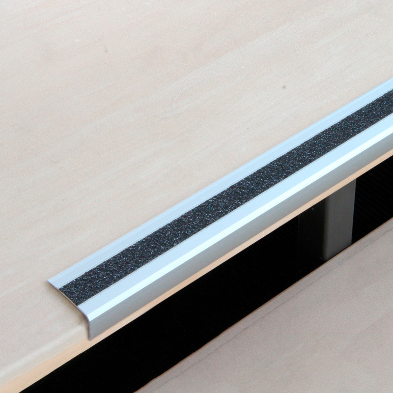 Perfil de peldaño antideslizante, aluminio m2 extra resistente negro, ancho 1000 mm, grosor 4 mm