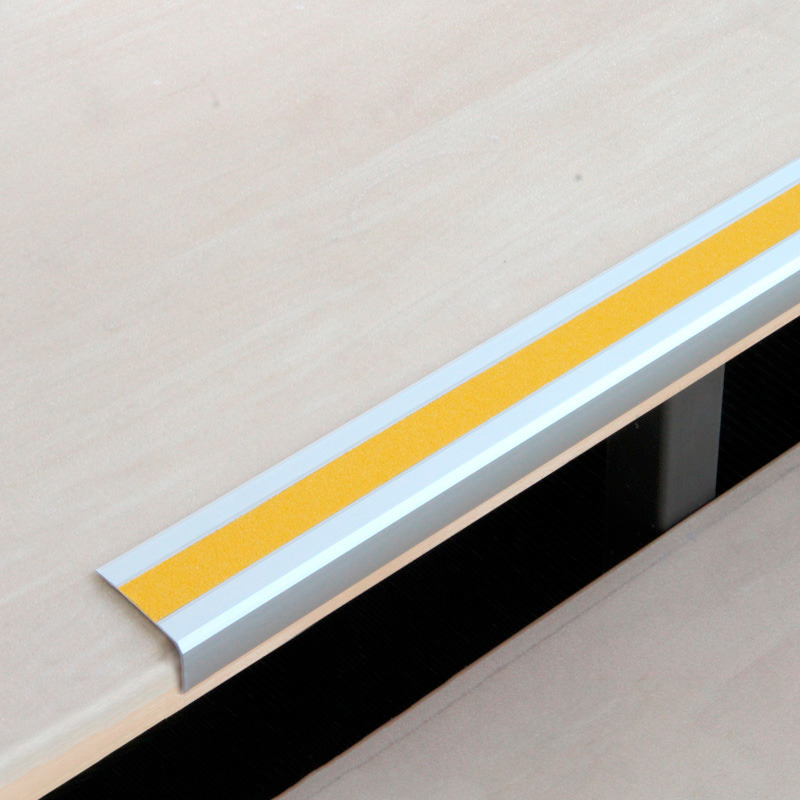 Krawędziowy schodowy profil antypoślizgowy, aluminium m2, Universal, żółty, szer. 800 mm, grub. 3 mm - 1