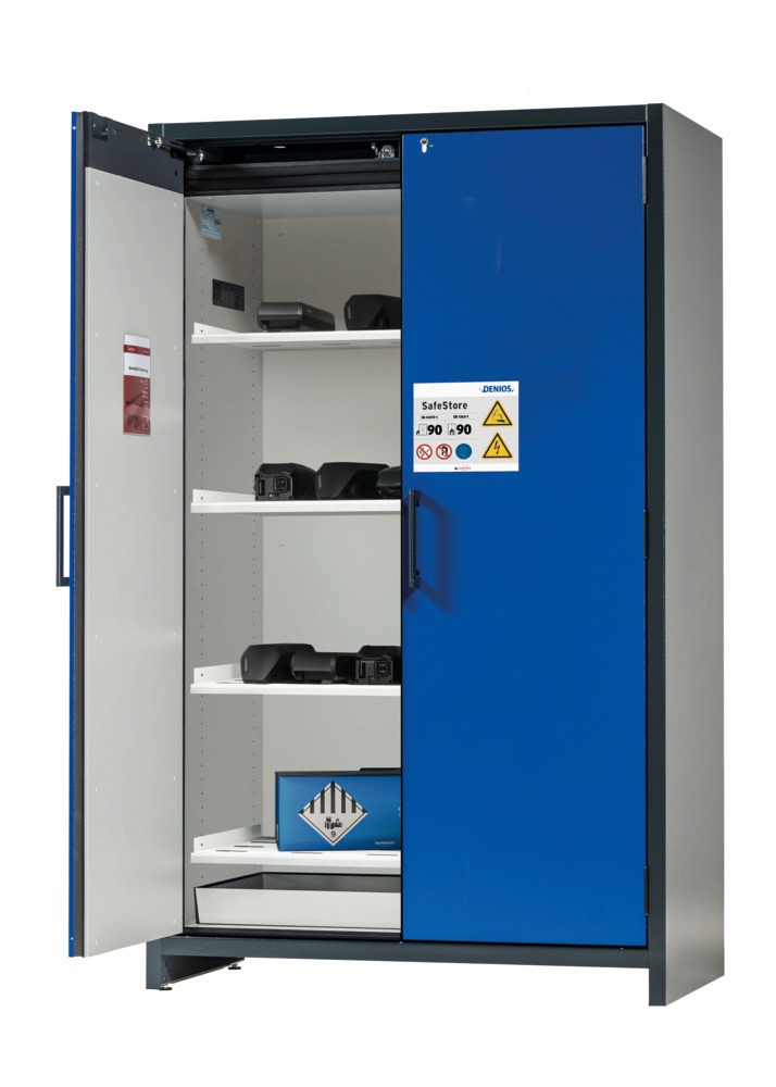 Lítium-ion akkumulátor tároló szekrény SafeStore, 4 polclappal, sz: 1200 mm - 1