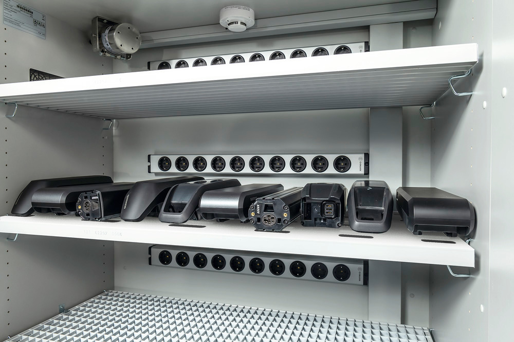 Lítium-ion akkumulátor töltő szekrény SmartStore, 3 polclappal, sz: 1200 mm - 11