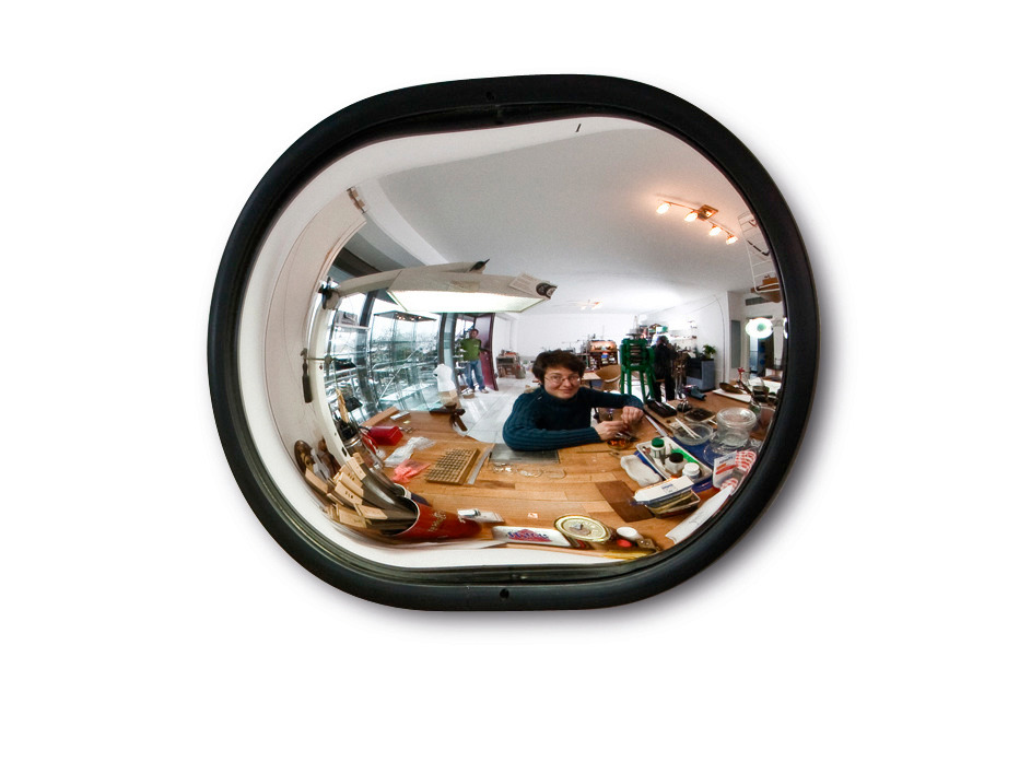 Espelho para espaços interiores, vidro acrílico com moldura preta, distância observação de 3 metros - 1