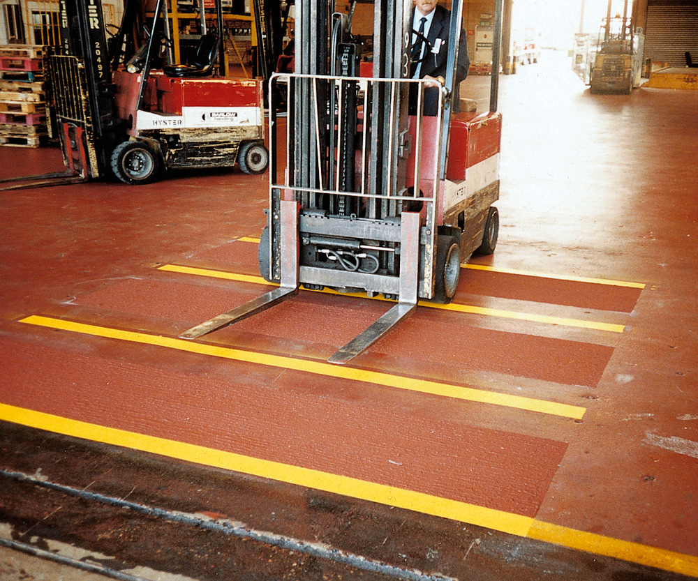 Slip resistant floor covering Safe Step 100, for pedestrians and light vehicles, 5 litres, grey - 1