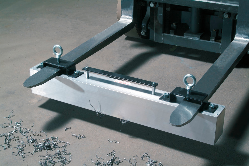 Magnetické koště k montáži na vidlilce vysokozdvižného vozíku - 1