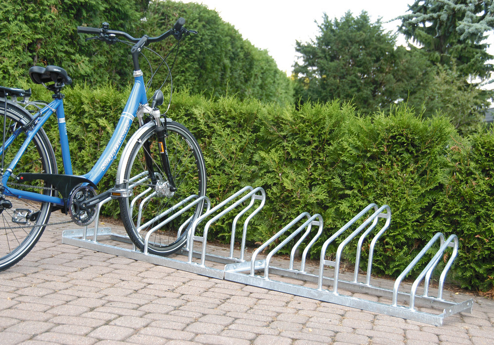 Soporte para bicicletas para 2 bicicletas, profundidad 550 mm, con barras / estribos de tubo redondo - 2