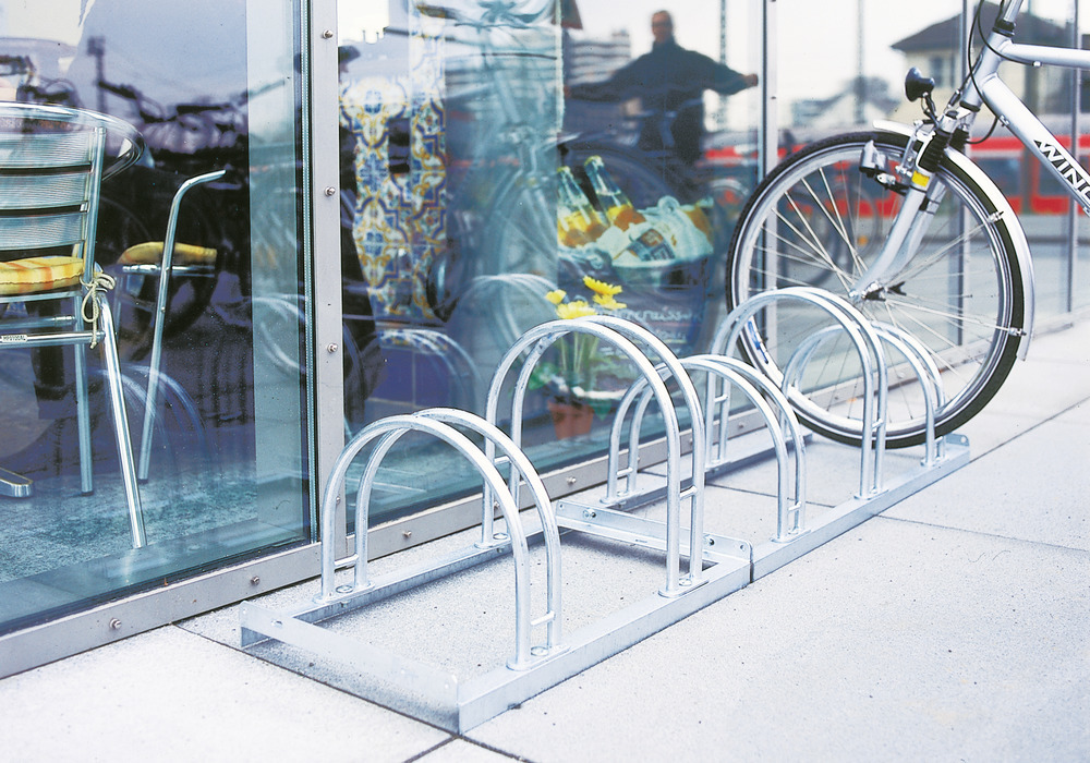 Fahrradständer für 3 Fahrräder, Tiefe 390 mm, mit Bügeln aus Rundrohr - 2