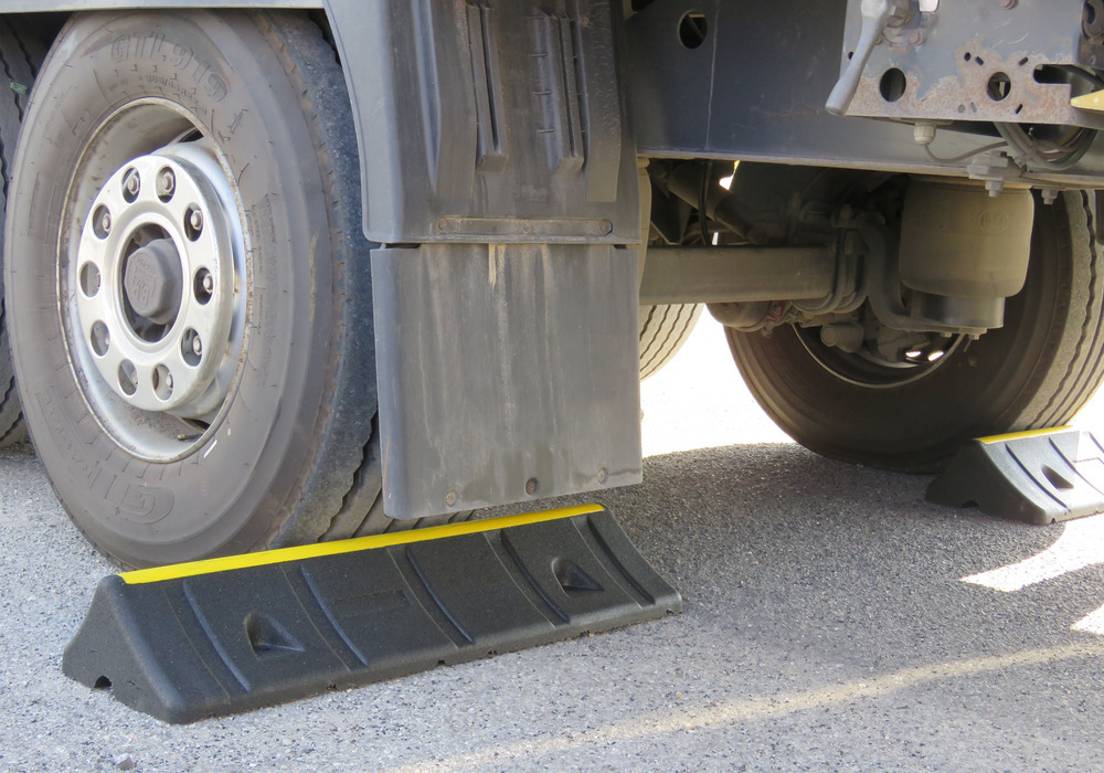 Tope de ruedas para camiones, autobuses y vehículos grandes de material reciclado - 1