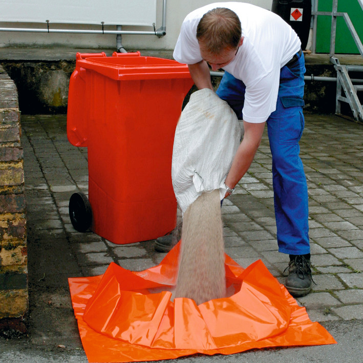 Kanalabdeckung aus Polyethylen mit Aufkleber und 3 leeren Sandsäcken im Rollcontainer - 1