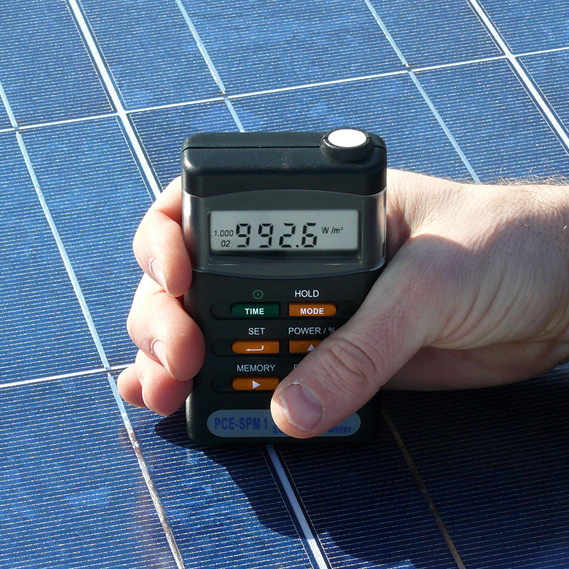 Prístroj na meranie žiarenia PCE-SPM, detekcia slnečného žiarenia, rozsah 0 - 2000 W/m² - 2