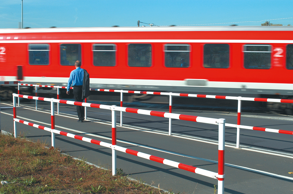 Systemgeländer Urban, Standrohr, feuerverzinkt, rot-weiß, zum Einbetonieren, Höhe 1000 mm - 2