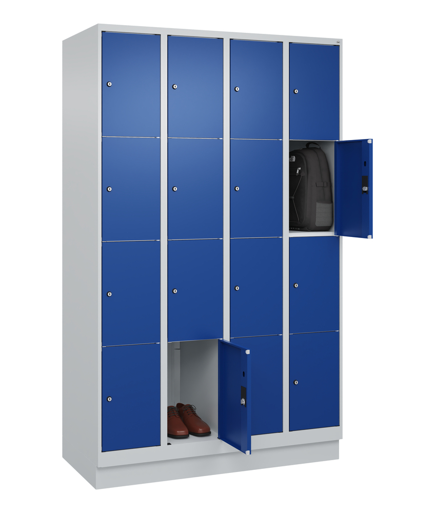 C+P Schließfachschrank Cabo, 4 Fächer übereinander, 1200 x 500 x 1950 mm, Türen blau, mit Sockel - 3