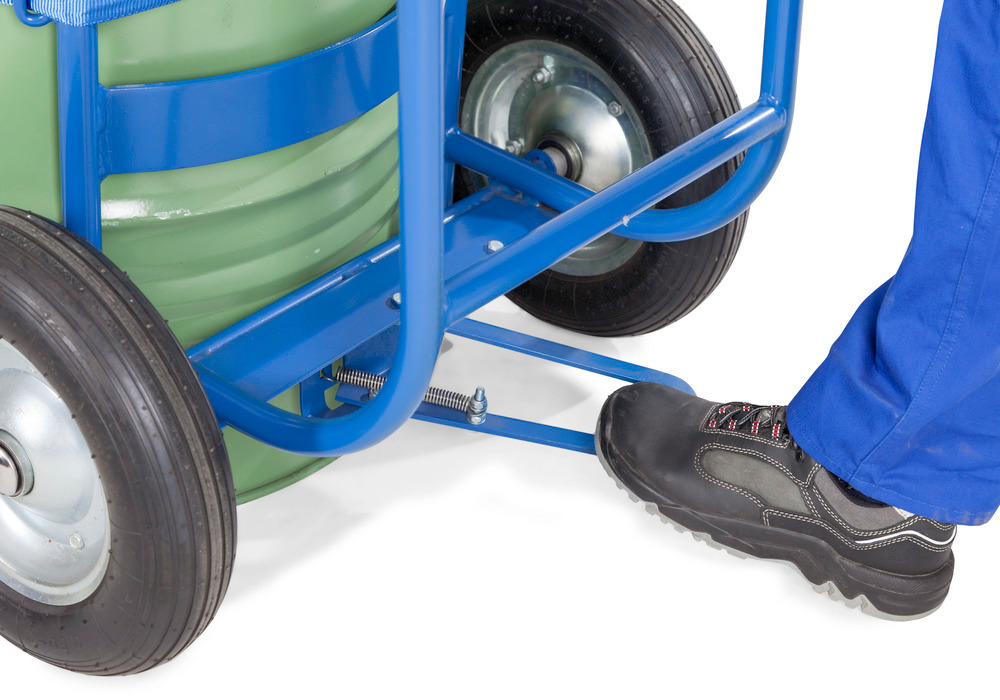 Wózek beczki FKZ 60/200l, stal, lakierowany niebieski, ogumienie pneumatyczne, szufla i pas mocujący - 3