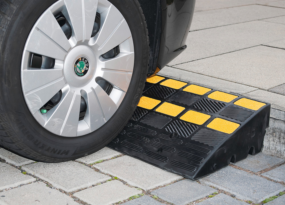 Rampe de trottoir, caoutchouc, noir-jaune réfléchissant, surface antidérapante, H 150 mm - 2
